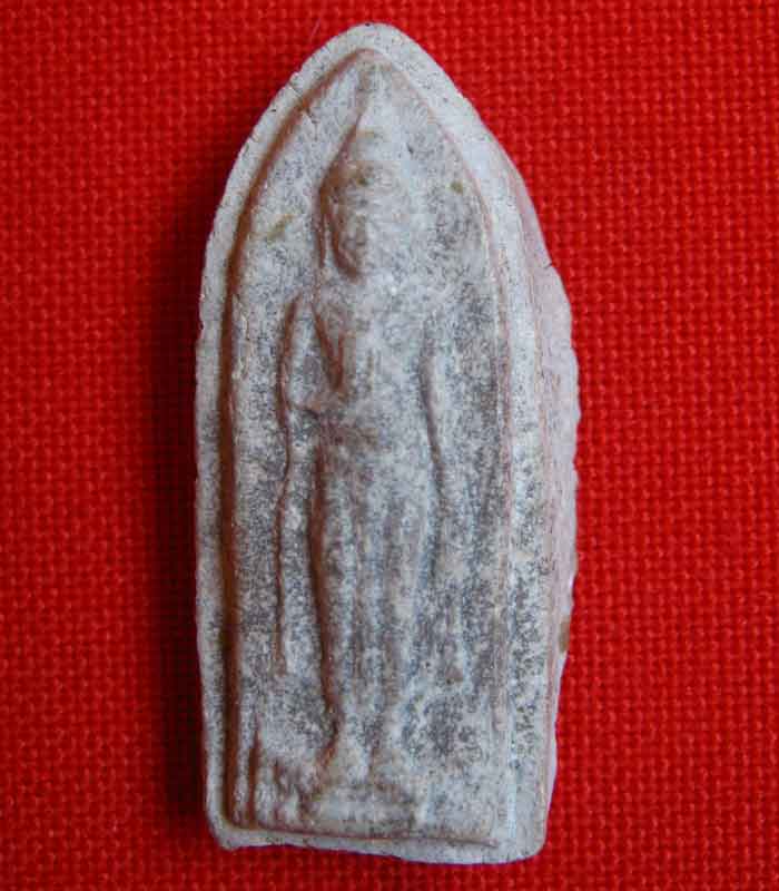 พระผงเนื้อหลังยันต์หมึกองค์นี้ มีผู้ใดทราบที่มาบ้างครับ รบกวนช่วยตอบผมหน่อยครับ