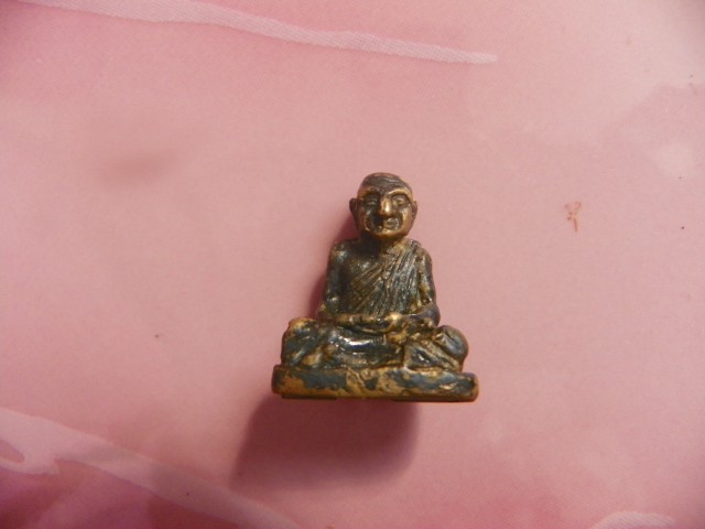 รูปหล่อเกจิไม่ทราบที่