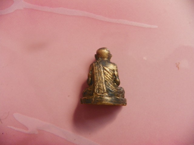 รูปหล่อเกจิไม่ทราบที่