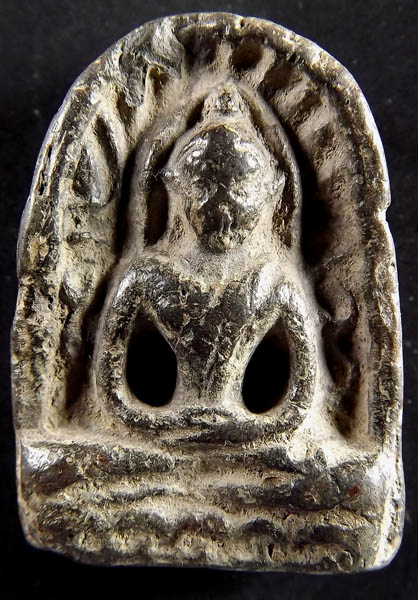 ซุ้มกอพิม์ใหญ่มีกนก  แท้ไหมครับ