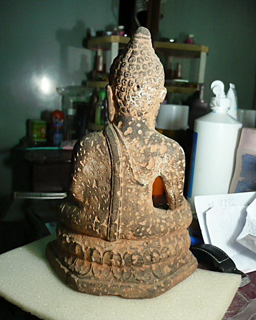 พระบูชาเนื้อดิน องค์นี้ คือพระอะไรครับ