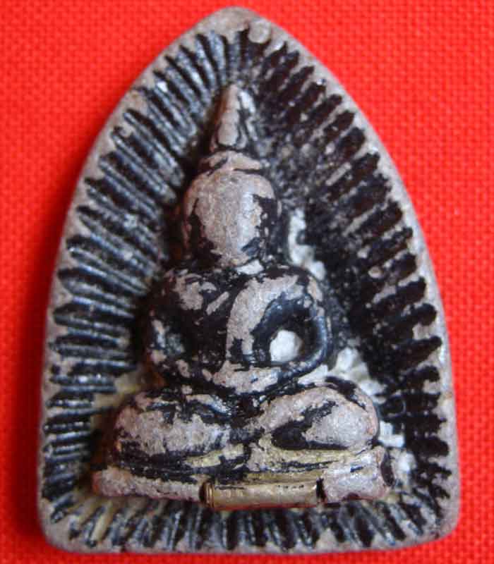 พระผง พิมพ์พระพุทธ ฝังตะกรุด ไม่ทราบว่าที่ใหนครับ ผู้ใดทราบรบกวนช่วยตอบหน่อยครับผม