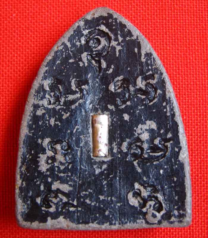 พระผง พิมพ์พระพุทธ ฝังตะกรุด ไม่ทราบว่าที่ใหนครับ ผู้ใดทราบรบกวนช่วยตอบหน่อยครับผม