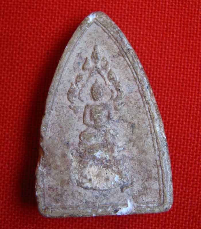 พระผง พิมพ์พระพุทธ หลังนาคปรก ไม่ทราบว่าที่ใหนครับ ผู้ใดทราบรบกวนช่วยตอบหน่อยครับผม