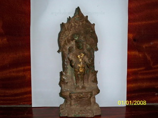 พระนารายน์มีซุ้มประตูหลังครับ