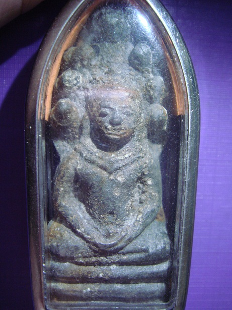 รบกวนช่วยดูพระกรุ แท้ไหมครับ 