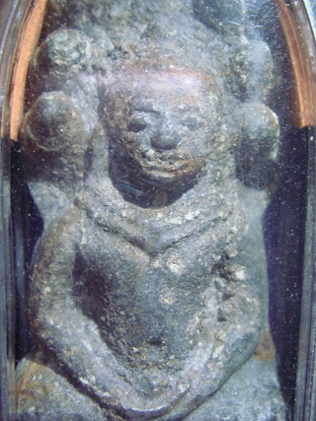 รบกวนช่วยดูพระกรุ แท้ไหมครับ 