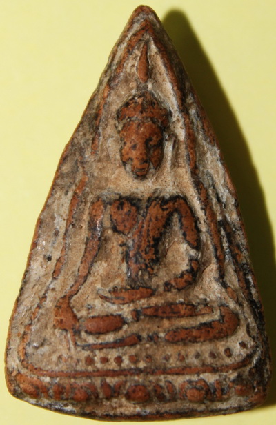 พระท่ากระดานเนื้อดินครับ