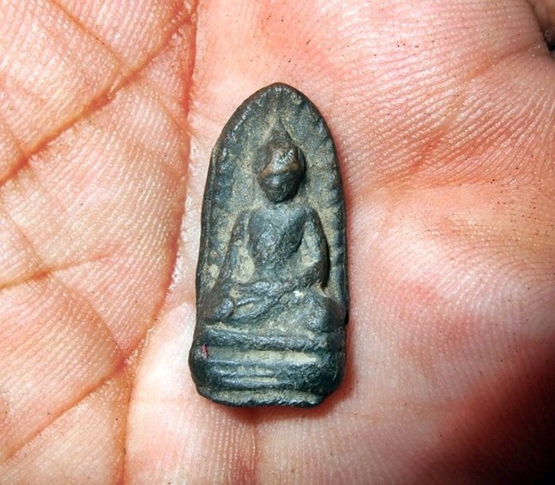 ขอเชิญกูรูมาช่วยพิจารณาทีว่าพระรอดนี่แท้ไหมครับ