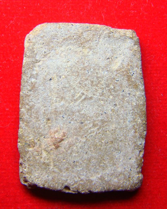 พระเนื้อดินผสมผงครับ