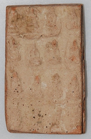 พระแผงตัดนาดูนพิมพ์เม็ดแตง หรือพิมพ์หยดน้ำ รบกวนสายตรงครับ