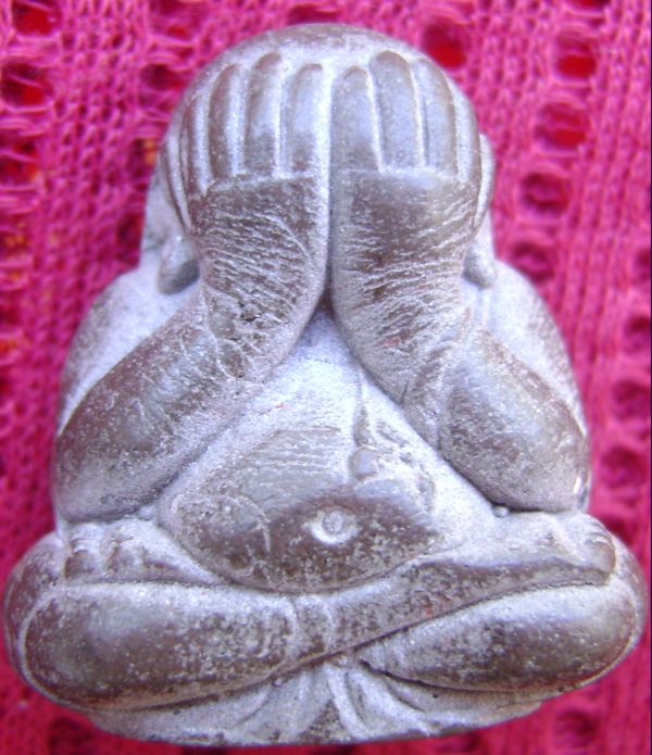 พระปิดตาหลังยันต์