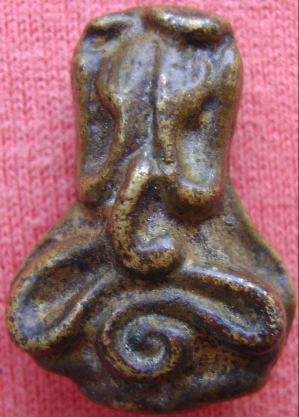 พระปิดตาเนื้อทองเหลือง