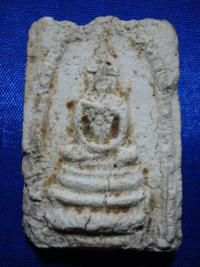 สมเด็จบางขุนพรหมรึเปล่าครับ (ด้านหลังเหมือนมีโค๊ด)