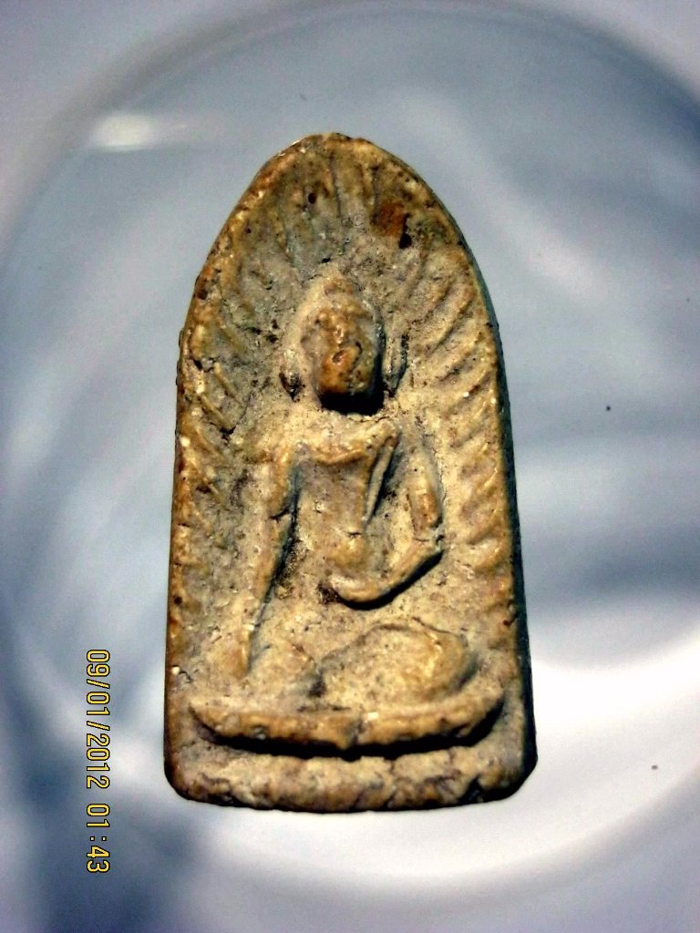 พระเนื้อผง องค์นี้ใครรู้ที่มาช่วยบอกหน่อยนะครับ.