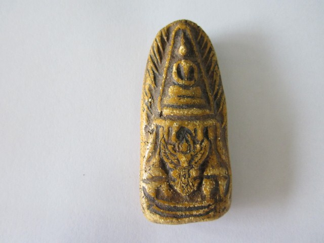 ไม่ทราบว่าเป็นพระอะไรครับ รบกวนหน่อยครับ