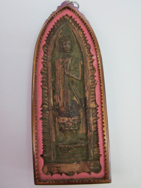 ไม่ทราบว่าเป็นพระอะไรครับ รบกวนหน่อยครับ