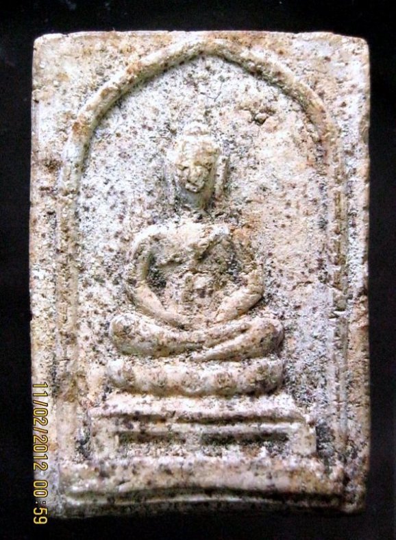 พระเนื้อผงองค์นี้ ใครรู้ช่วยบอกที่มาหน่อยครับ.