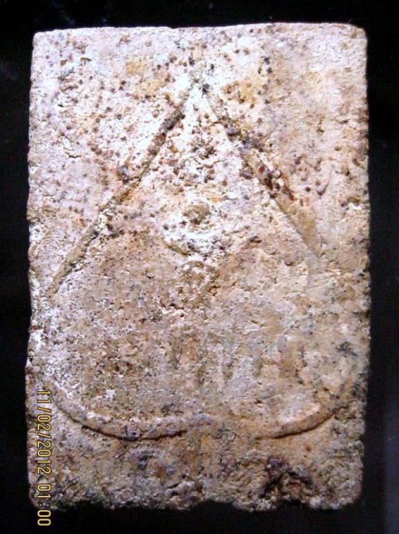 พระเนื้อผงองค์นี้ ใครรู้ช่วยบอกที่มาหน่อยครับ.