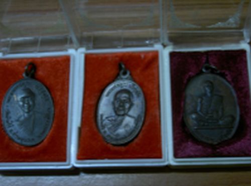 หลวงพ่อคูณ ปี 12,17,19 เนื้อทองแดง มีจารทุกองค์ แท้ 100%