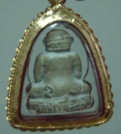 หลวงปู่โต๊ะตุ๊กตาเล็ก เลี่ยมทอง