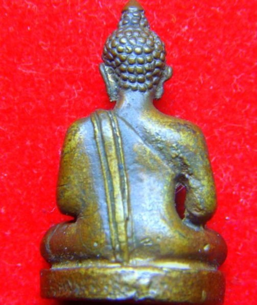 รูปหล่อพระพุทธสิหิงค์ครับ