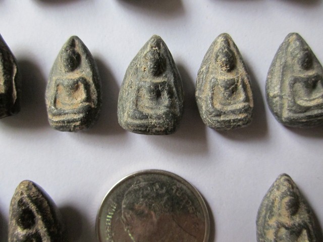 พระพิมพ์เม็ดบัว