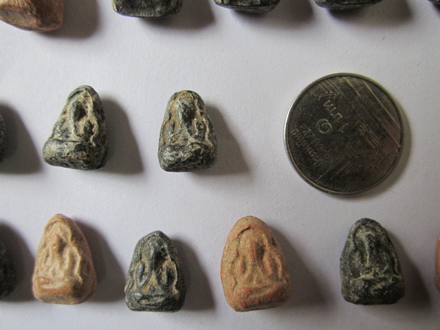 พระพิมพ์เม็ดบัว