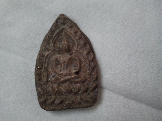 สอบถามพระ ว่าเเท้หรือเก้ครับ