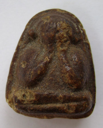 อยากถามผู้รู้พระปิดตาเมืองชลบุรี ว่าเป็นพระของอาจารย์อะไรครับ