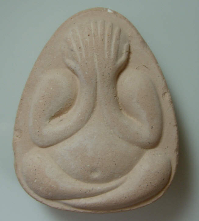 ถามผู้รู้ ปิดตาเนื้อผง หลังยันต์ จากวัดใดครับ