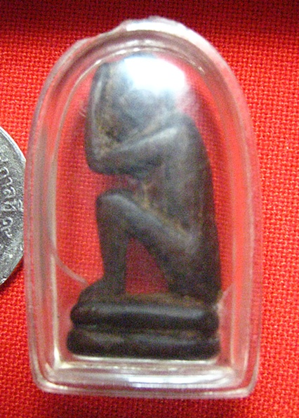 ิลิงไม้แกะ แท้ใหมครับ หลวงพ่ออะใรสร้างครับ