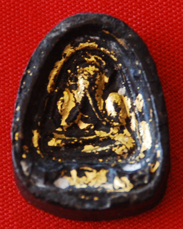 ปิดตาหลวงปู่เฮี้ยง รุ่นไหนครับ ???