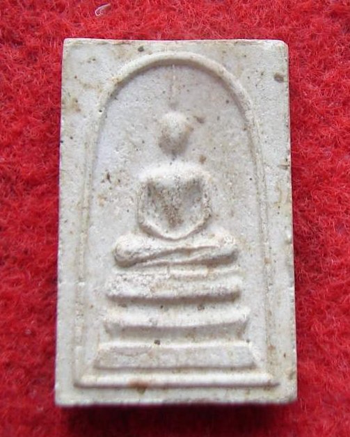 พระสมเด็จ หลังยันต์ หลวงปู่เผืดก วัดกิ่งแก้ว ครับ