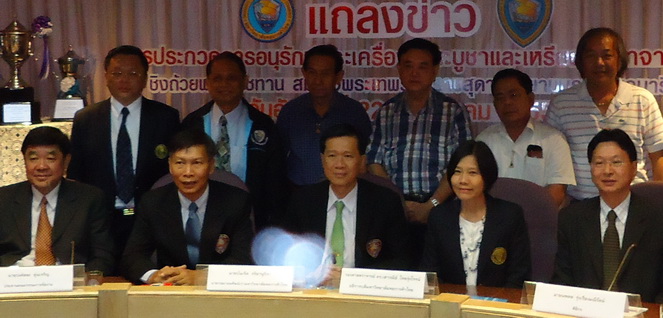 *..ที่สิบหก สิบเจ็ด เสร็จธุระ....เชิญนำพระ มาประกวด อวดแข่งขัน.....ชิงถ้วยใหญ่.........