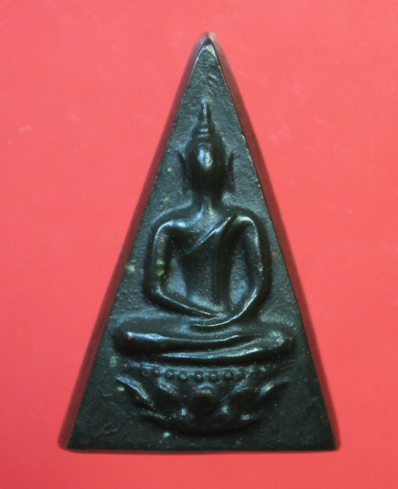 ช่วยดูพระสมเด็จจิตรลดาให้หน่อยครับ