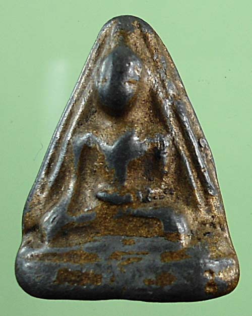 รบกวนท่านเวปมาสเตอร์และพี่ท่านใดพอทราบ แท้ ไม่แท้ ออกที่วัดใด