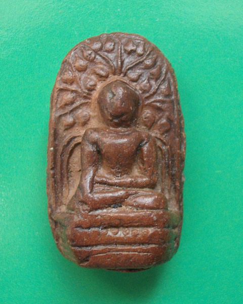 ขอความกรุณาท่านผู้รู้ พิจารณา"พระคงลำพูน" องค์นี้ด้วยครับ