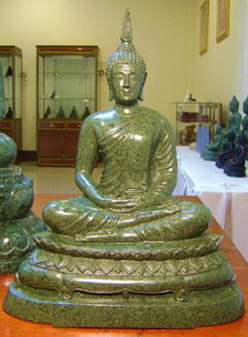 รับแกะงานพุทธศิลป์จากช่างแกะประสพการณ์สูง