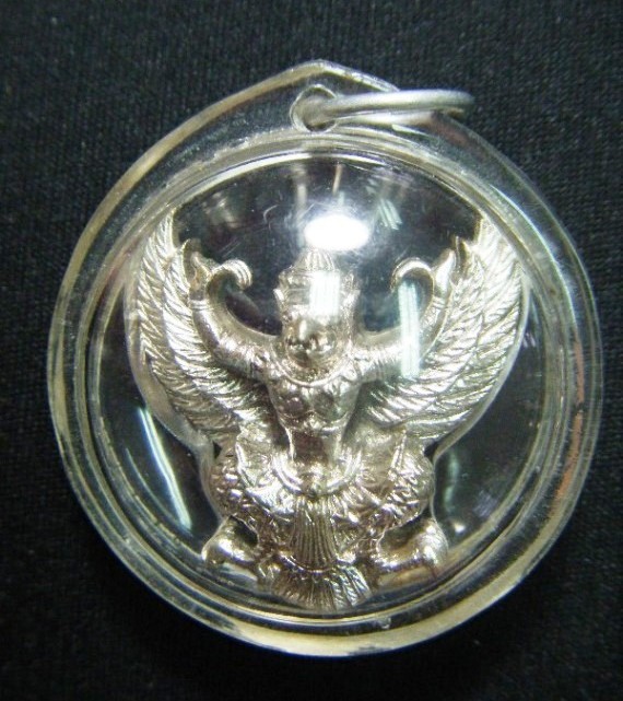 [Auto] sanpeth5 - พญาครุฑหลวงพ่อเส็ง วัดบางนา ปี ๒๕๒๒ กะไหล่เงินสวยกริ๊ปเลี่ยมกรอบสวยๆใสๆครับ