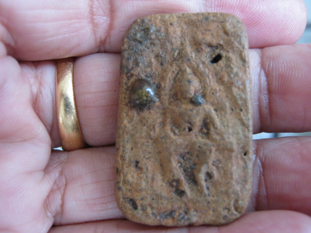 พระกรุนาดูนนั่งเมือง