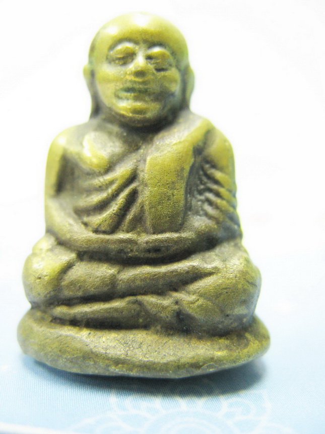 หลวงพ่อเงิน เปิด 20,000 บาท  