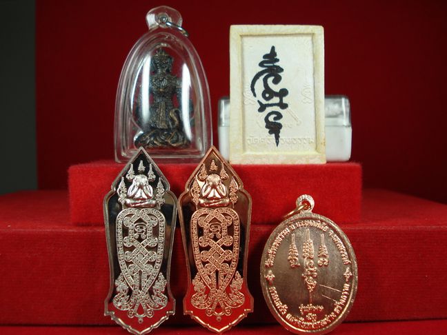 หลวงพ่อสุพจน์ วัดศรีทรงธรรม นครสวรรค์ มาเป็นชุดครับ