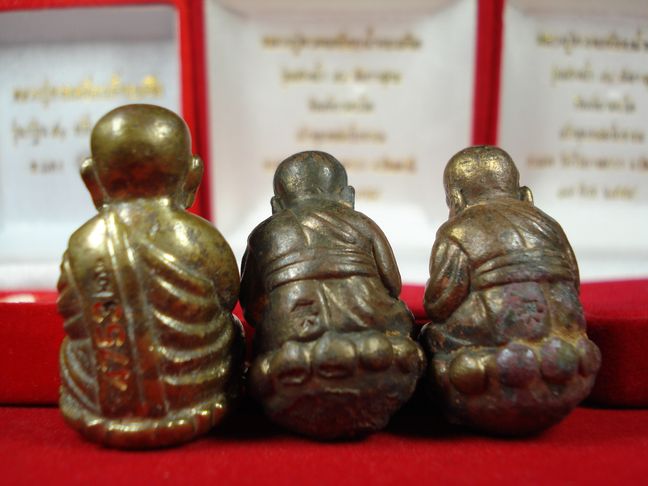 หลวงปู่ทวด อ.แดง วัดไร่ ปัตตานี มาเป็นชุดครับ