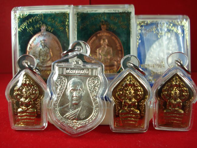 พระอาจารย์จิ วัดหนองหว้า มาเป็นชุดครับ