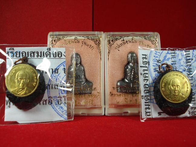 พระอาจารย์จิ วัดหนองหว้า มาเป็นชุดครับ