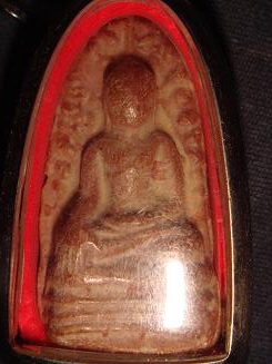 ให้เช่าพระรอดหัวข่วงสวยแช้มป์พร้อมสร้อยงาแกะหัวช้างแท้เก่าสวยมากๆ