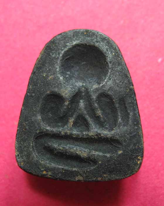 [Auto] kumpha - พระปิดตา หลวงปู่เฮี้ยง วัดป่าชลบุรี  พิมพ์สะดือใหญ่ หลังแบบ ยุคแรก ๆ