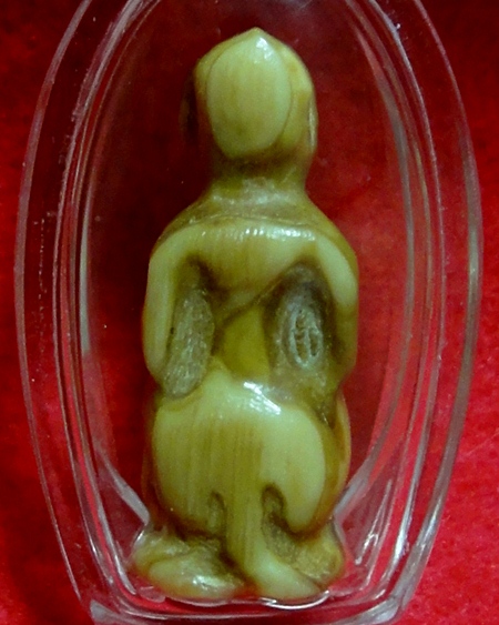 สอบถามลิงแกะจากงาช้างครับ