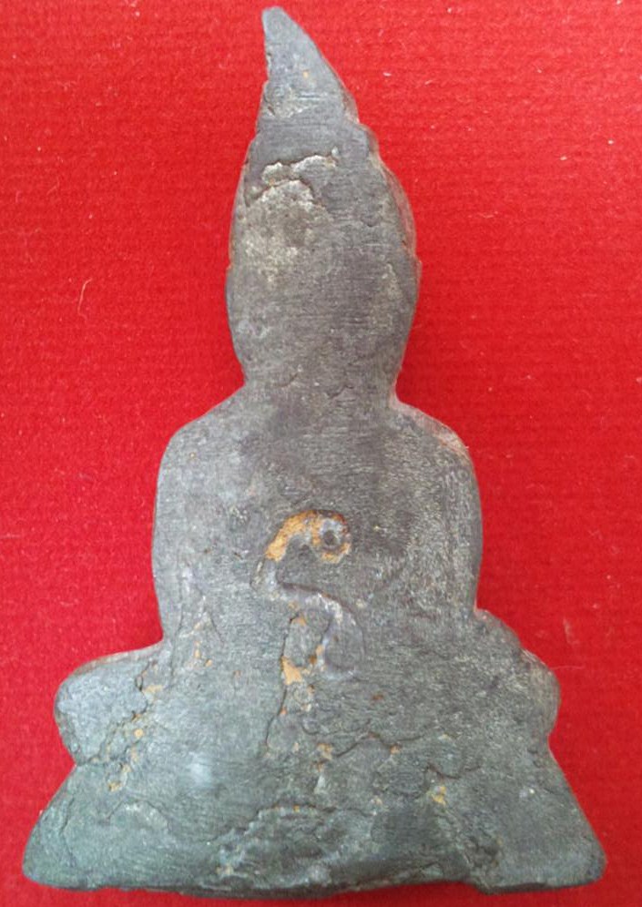 รบกวนผู้รู้ดูพระท่ากระดานว่าเป็นของ หลวงพ่อดี วัดเหนือและทันท่าน หรือเปล่าครับ